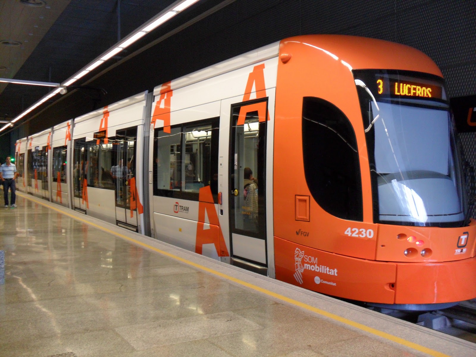 Anuncio de prórroga de la gratuidad del transporte para jóvenes en el Tram.